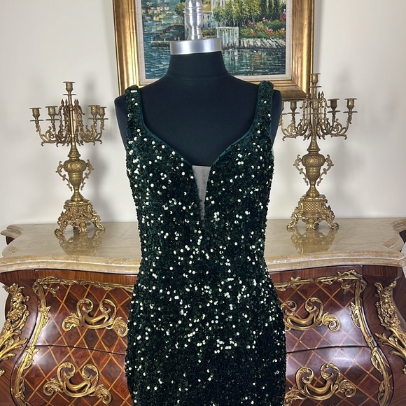 Women,formal all over sequins fitted special Occasion Evening dress - Picture 3 of 5